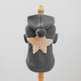 Cargar la imagen en la vista de la galería, Pull gris foncé à capuche pour chien et chat, étoile beige crochet sur le dos.