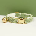 Charger l'image dans la visionneuse de la galerie, collier personnalisable pour chat en tissu vert tweed avec boucle dorée et clochette, réglable