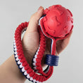 Cargar la imagen en la vista de la galería, Balle résistante chien en caoutchouc rouge avec corde en nylon pour des jeux dynamiques