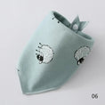 Load image into Gallery viewer, Bandana doux pour chien en tissu vert tendre avec motif mouton noir et blanc Oscar et Plume