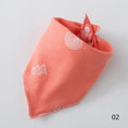 Load image into Gallery viewer, Bandana doux pour chien en tissu corail avec motifs blancs signée Oscar et Plume