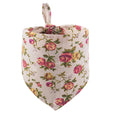 Charger l'image dans la visionneuse de la galerie, Bandana pour chien fleurs beige à motifs roses rouges et verts signé Oscar et Plume