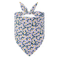 Cargar la imagen en la vista de la galería, Bandana pour chien Oscar et Plume avec motif fleurs blanches jaunes sur fond lilas