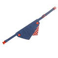 Charger l'image dans la visionneuse de la galerie, Bandana réglable pour chien et chat en denim avec motifs à carreaux rouges et blancs