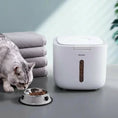 Charger l'image dans la visionneuse de la galerie, Boîte croquettes hermétique blanche avec fenêtre transparente pour conserver la nourriture du chat
