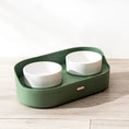 Load image into Gallery viewer, Bol céramique design pour chien avec support vert élégant de la marque Oscar et Plume