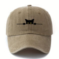 Cargar la imagen en la vista de la galería, Casquette imprimé chat en couleur beige avec un design de chat noir et yeux jaunes