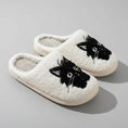 Carica l'immagine nel visualizzatore della galleria, Oscar et Plume chaussons imprimé chat blancs en peluche doublure chaude et semelle antidérapante pour confort maison