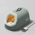 Charger l'image dans la visionneuse de la galerie, cocon chauffant pour chat Oscar et Plume en tissu vert avec interieur jaune peluche bord fourrure et telecommande de chauffage
