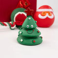 Charger l'image dans la visionneuse de la galerie, Coffret cadeau Noël pour petit chien avec arbre de Noël en jouet en caoutchouc coloré