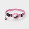 Charger l'image dans la visionneuse de la galerie, Collier Airtag ajustable pour chat rose avec clochette et porte Airtag Oscar et Plume