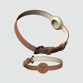 Charger l'image dans la visionneuse de la galerie, Collier en cuir marron avec gravure personnalisée et collier avec emplacement Airtag pour animaux