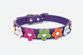 Load image into Gallery viewer, Collier chien fleurs multicolores en cuir violet par Oscar et Plume avec motifs fleurs décoratives
