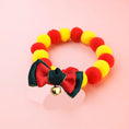 Load image into Gallery viewer, Collier de Noël pour chat et chien en pompons rouges et jaunes avec un nœud en satin