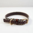 Load image into Gallery viewer, Collier en cuir pour chien marron avec des coutures blanches et boucle en métal doré