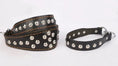 Load image into Gallery viewer, Collier en cuir pour chien noir orné de clous métalliques argentés avec boucle métallique