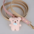 Charger l'image dans la visionneuse de la galerie, Collier et laisse chiot design en cuir beige et rose avec pendentif peluche ourson pour chien