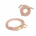 Load image into Gallery viewer, Collier et laisse en coton rose clair avec boucle métallique dorée par Oscar et Plume