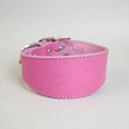 Charger l'image dans la visionneuse de la galerie, Collier pour lévrier en cuir rose avec boucle en métal pour un ajustement confortable