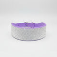 Load image into Gallery viewer, Collier strass pour chien en cuir violet avec un design scintillant et élégant