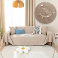 Load image into Gallery viewer, Couverture de protection imperméable canapé beige Oscar et Plume avec effet déperlant et protection contre les liquides