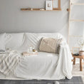 Load image into Gallery viewer, Couverture protection canapé chien et chat blanche couvrant un canapé avec coussin et plaid décoratif