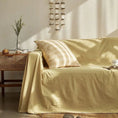 Load image into Gallery viewer, Couverture protection canapé chien et chat beige clair dans un salon avec coussin à carreaux