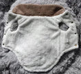 Carica l'immagine nel visualizzatore della galleria, Veste imperméable chien douce et chaude Oscar et Plume avec intérieur en peluche beige