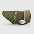 Cargar la imagen en la vista de la galería, veste imperméable chien matelassée kaki avec col en fausse fourrure pour temps froid