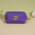 Carica l'immagine nel visualizzatore della galleria, Distributeur sacs pour chien en violet avec accroche en or et design élégant.