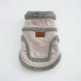 Cargar la imagen en la vista de la galería, manteau pour petit chien gris beige en tissu doux avec bordure en fausse fourrure Oscar et Plume