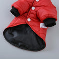 Cargar la imagen en la vista de la galería, Doudoune imperméable chien rouge avec boutons pression blancs et intérieur noir en tissu