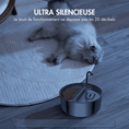 Charger l'image dans la visionneuse de la galerie, Fontaine pour chat ultra silencieuse Oscar et Plume avec un bassin d'eau et un chat allongé à côté