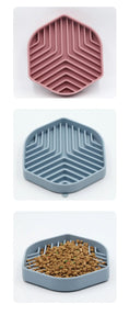 Charger l'image dans la visionneuse de la galerie, Gamelle anti glouton chat Oscar et Plume en silicone rose et bleue avec rainures pour ralentir la prise de nourriture