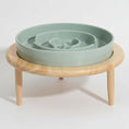 Charger l'image dans la visionneuse de la galerie, Gamelle céramique anti glouton Oscar et Plume avec support en bois pour ralentir l'alimentation