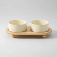 Charger l'image dans la visionneuse de la galerie, Gamelle céramique chat double avec support en bois naturel Oscar et Plume pour alimentation facile