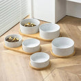 Charger l'image dans la visionneuse de la galerie, Ensemble de gamelle céramique pour chien avec support en bois naturel de différentes tailles