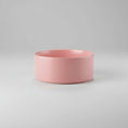 Charger l'image dans la visionneuse de la galerie, Gamelle design chien rose en céramique élégante et moderne pour alimentation animale
