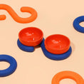 Load image into Gallery viewer, Gamelle design pour chien et chat en plastique orange avec support bleu moderne Oscar et Plume
