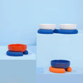 Load image into Gallery viewer, Gamelle design pour chien et chat avec bols colorés sur support moderne bleu et orange