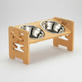 Charger l'image dans la visionneuse de la galerie, Gamelle réglable pour chien Oscar et Plume en bois avec deux bols en acier inoxydable