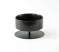 Charger l'image dans la visionneuse de la galerie, Gamelle surélevée pour chat en métal noir avec un design élégant et moderne