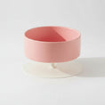 Charger l'image dans la visionneuse de la galerie, Gamelle surélevée pour chat en rose avec base blanche pour un meilleur confort lors des repas
