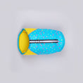 Carica l'immagine nel visualizzatore della galleria, Gilet de sauvetage pour chien bleu et jaune avec motifs colorés, idéal pour la sécurité aquatique