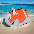 Charger l'image dans la visionneuse de la galerie, Gilet rafraîchissant pour chien orange et gris de Oscar et Plume posé sur une plage au bord de l'eau