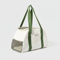 Load image into Gallery viewer, Grand sac pour chien et chat blanc avec anses vertes et ouverture en filet pour aération