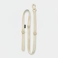 Charger l'image dans la visionneuse de la galerie, Harnais et laisse pour petit chien beige durable avec attache métallique de Oscar et Plume