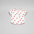 Carica l'immagine nel visualizzatore della galleria, T-shirt élégant pour chien blanc avec motifs cœurs rouges signé Oscar et Plume