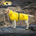 Carica l'immagine nel visualizzatore della galleria, Imperméable confort pour chien jaune avec capuche et sangle réglable pour balade en extérieur