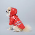 Load image into Gallery viewer, Imperméable pour chien avec capuche en rouge, idéal pour les jours de pluie